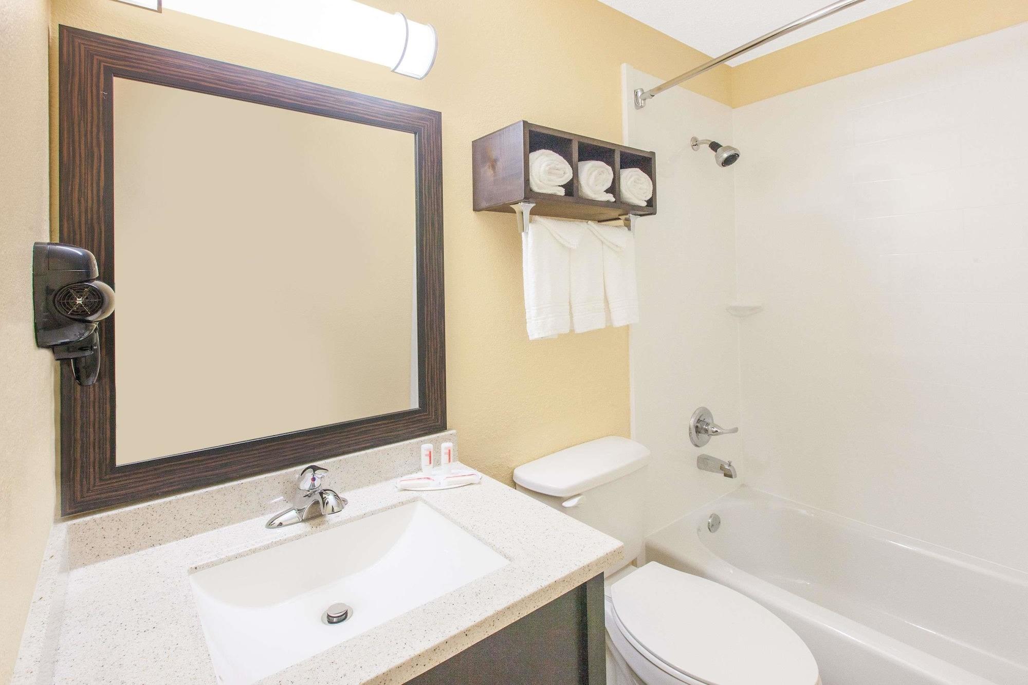 Days By Wyndham Hotel Miami