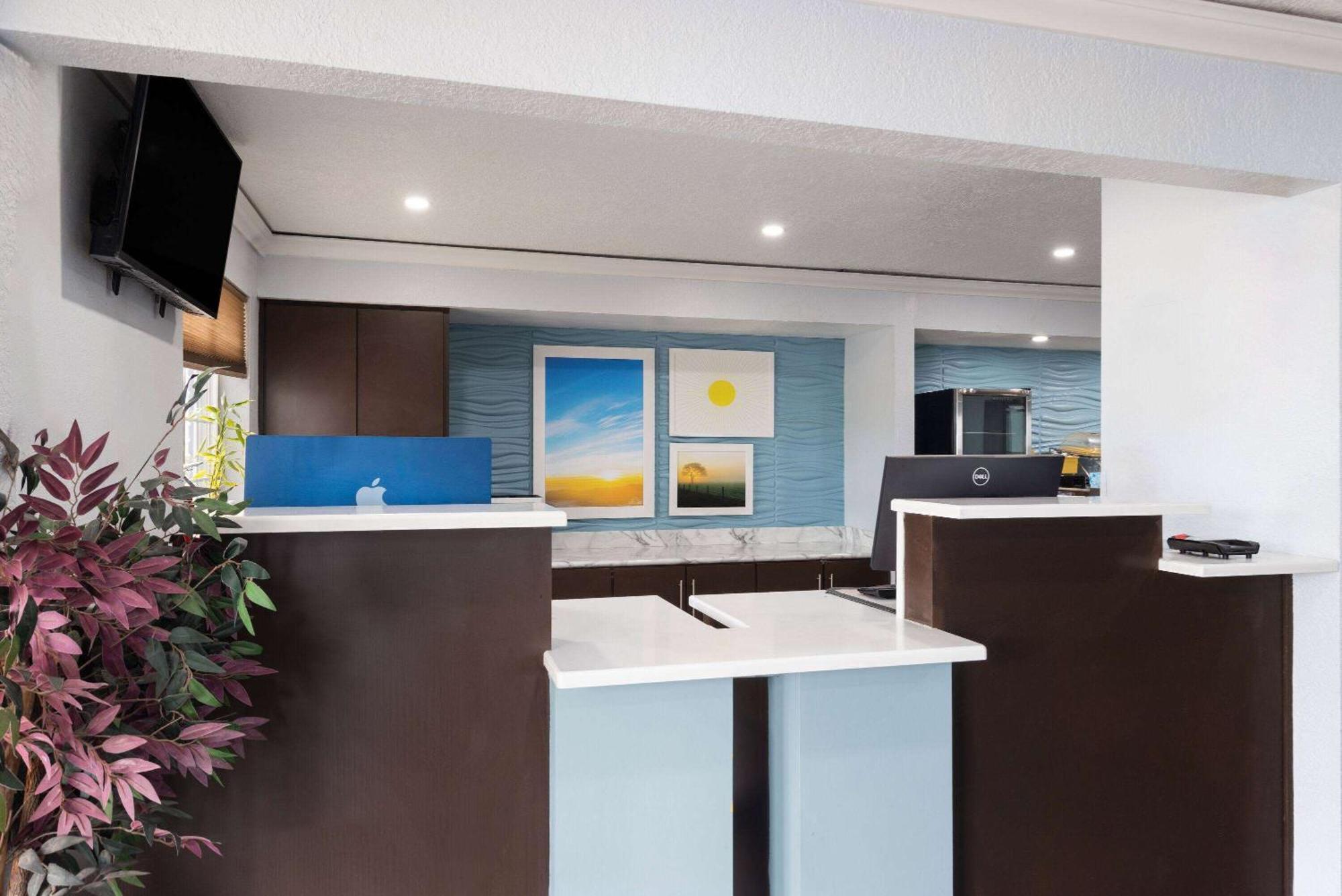 Days By Wyndham Hotel 2*