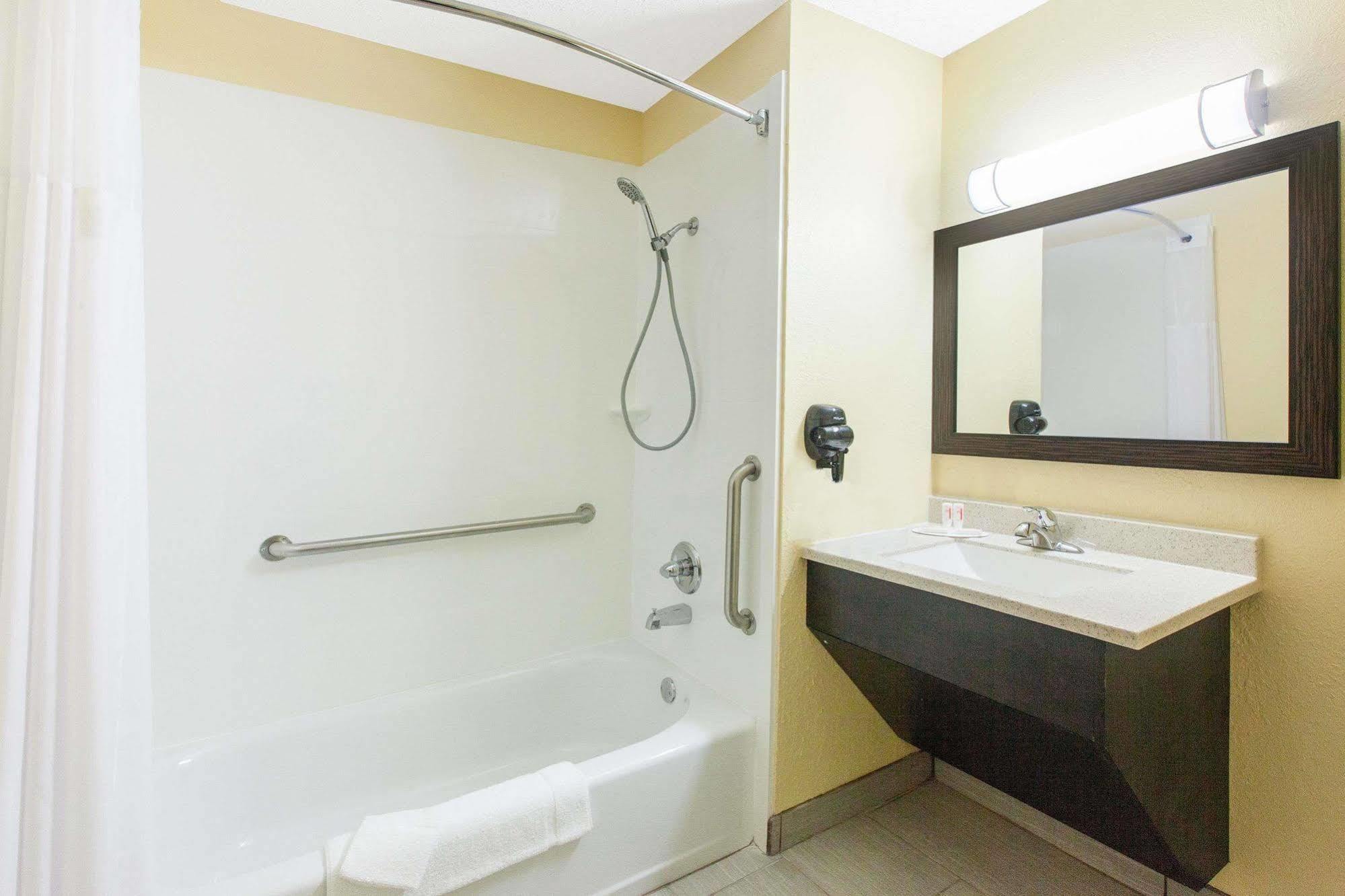 Days By Wyndham Hotel 2*